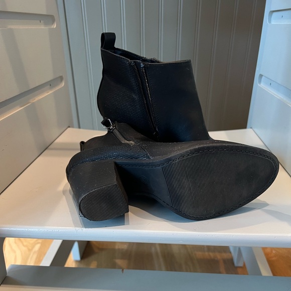 Universal Thread Black Booties - Picture 2 of 3